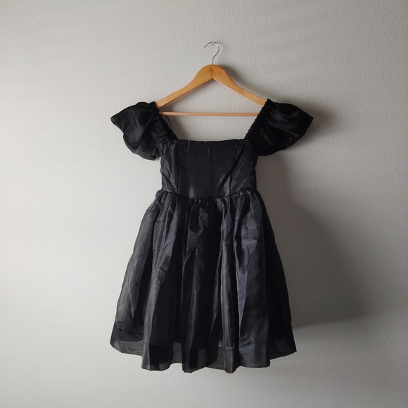 Mable Dresses & Skirts - Amable By Mable Black Mini Dress